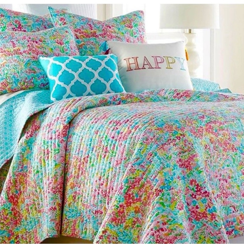 $189 NEW!!!! Lilly Pulitzer INSPIRED Vibrant Floral Quilt 
Full/Queen